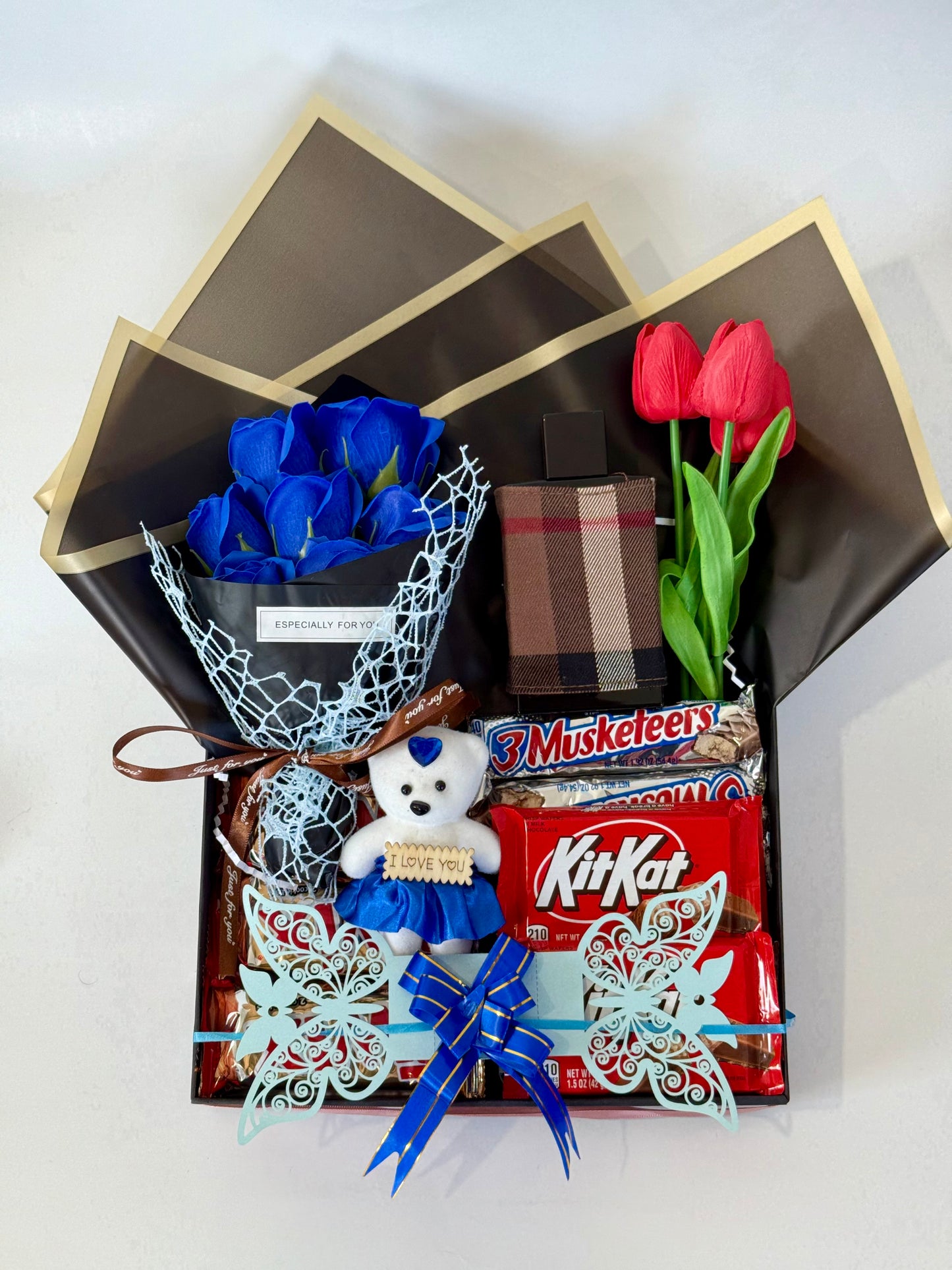 Customize Creations – Custom Bouquets with Perfume, Flowers & Chocolates
