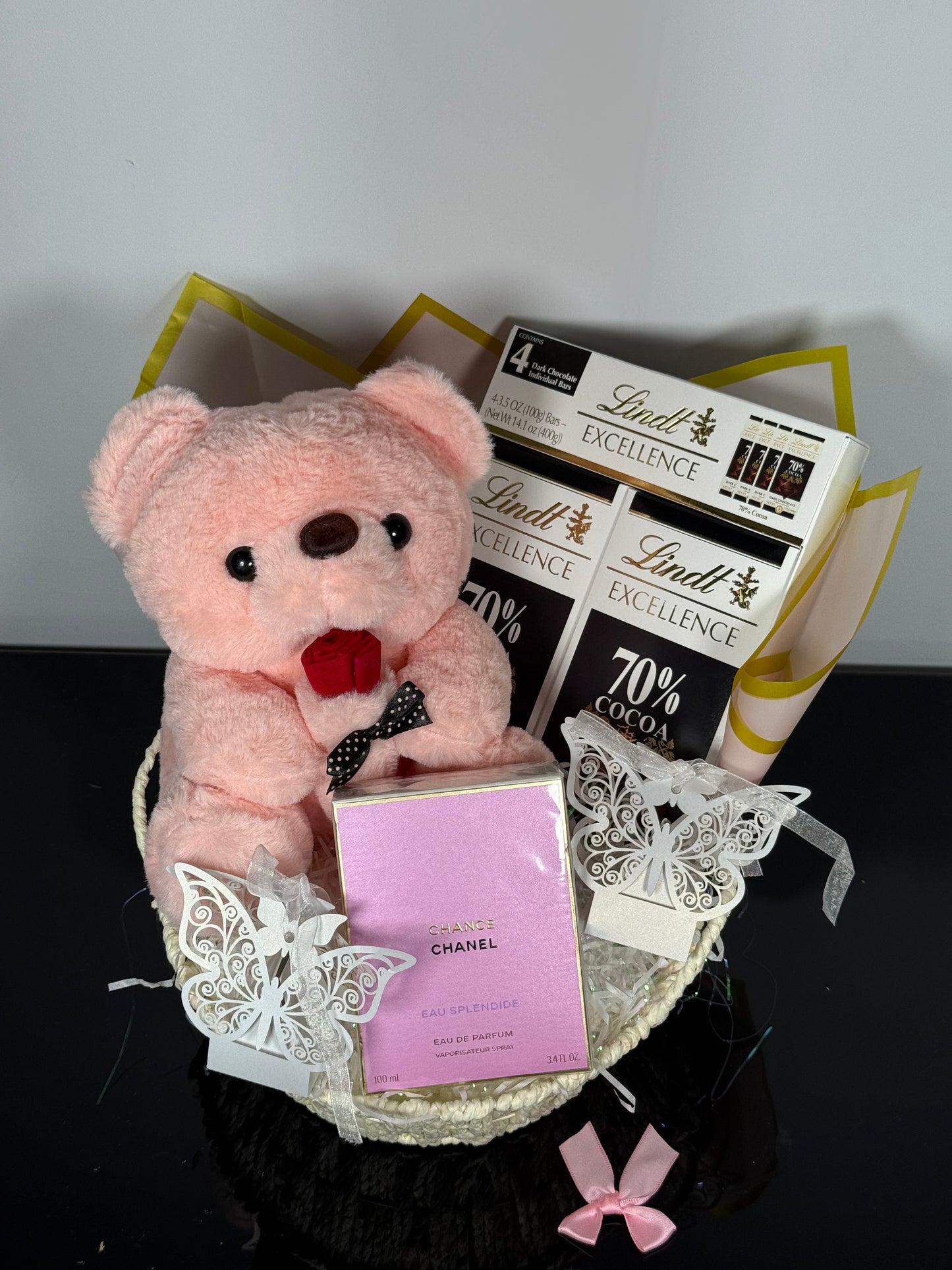 Customize Creations – Custom Bouquets with Perfume, Flowers & Chocolates