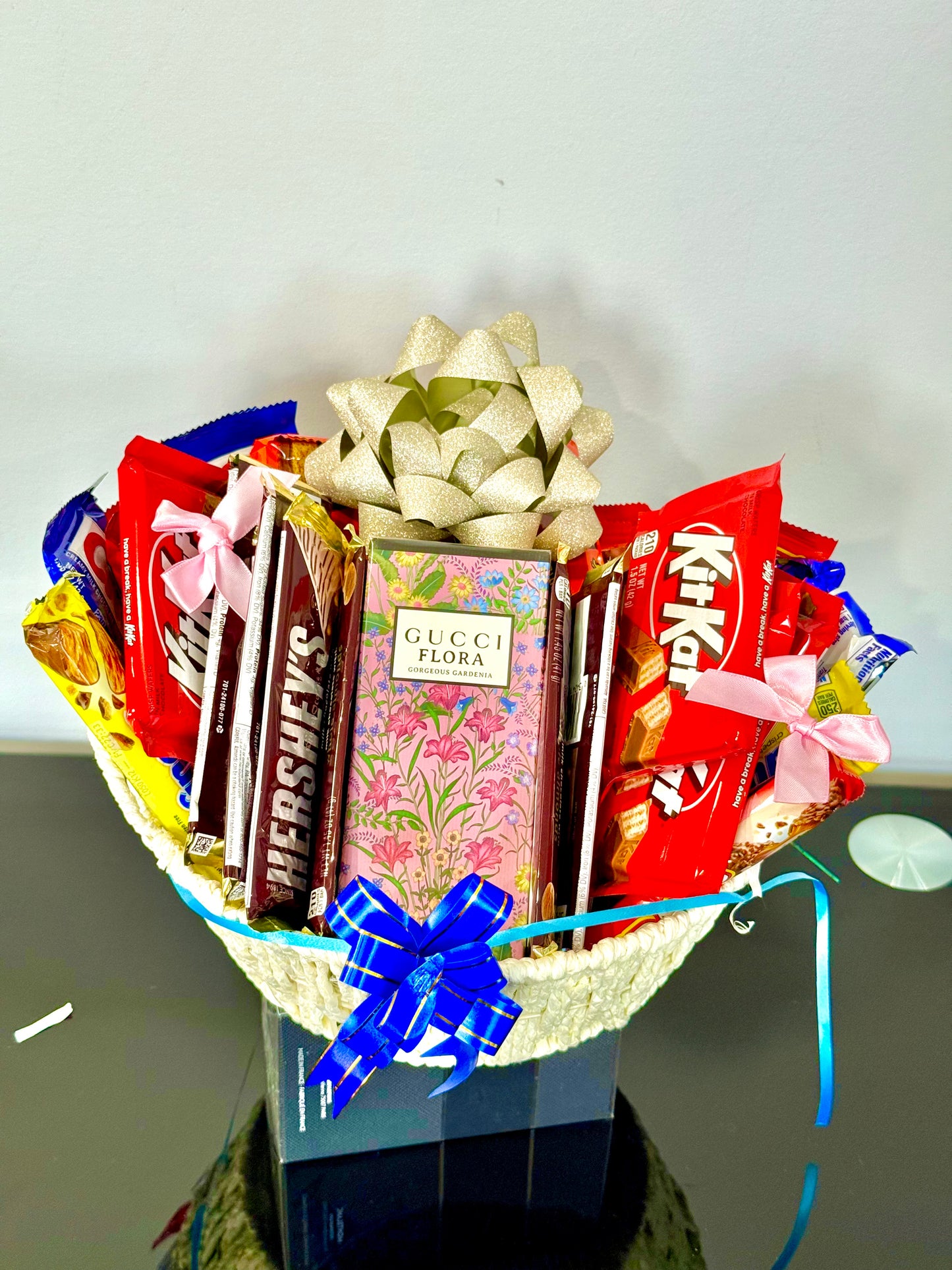 Customize Creations – Custom Bouquets with Perfume, Flowers & Chocolates