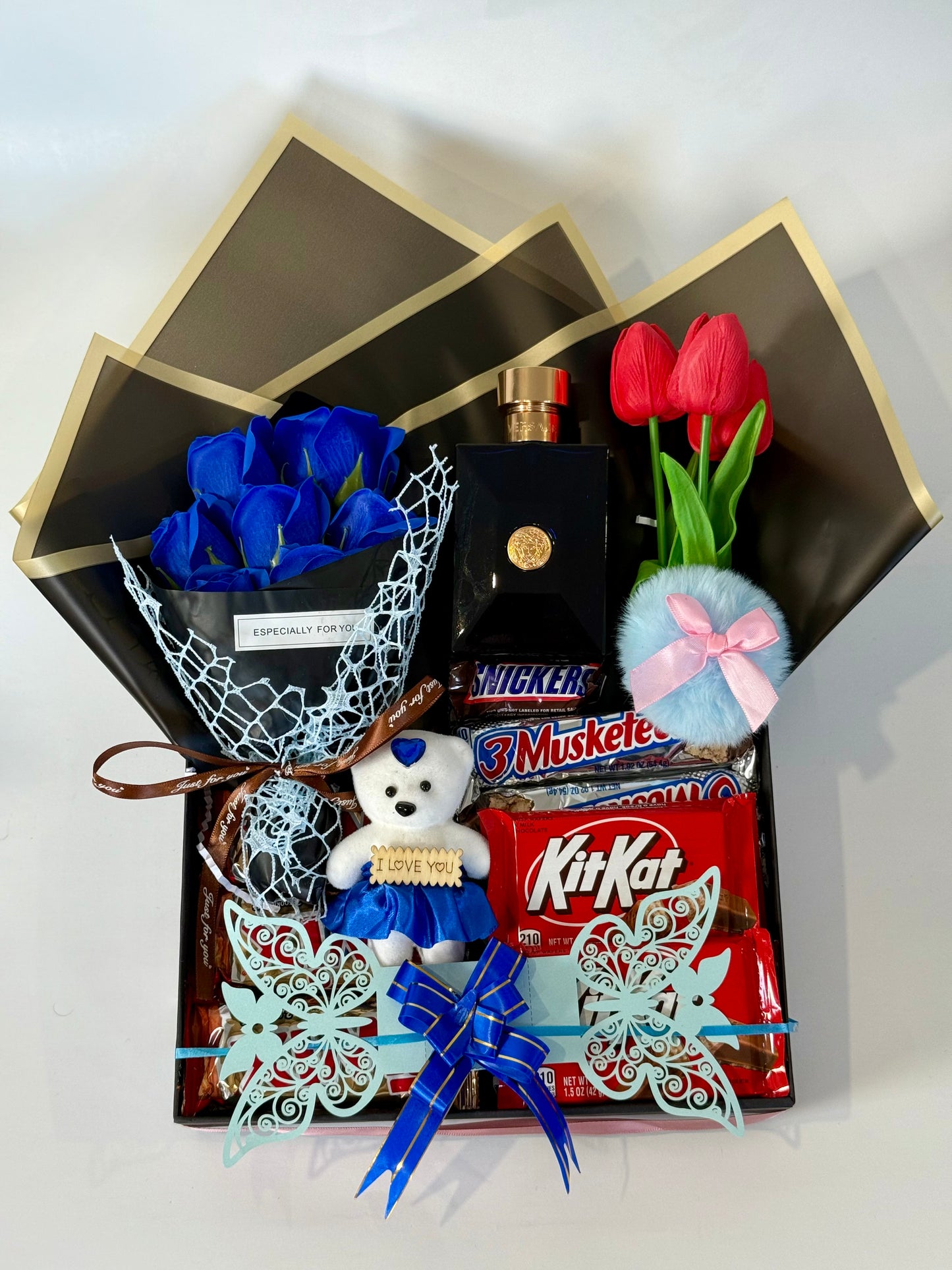 Customize Creations – Custom Bouquets with Perfume, Flowers & Chocolates