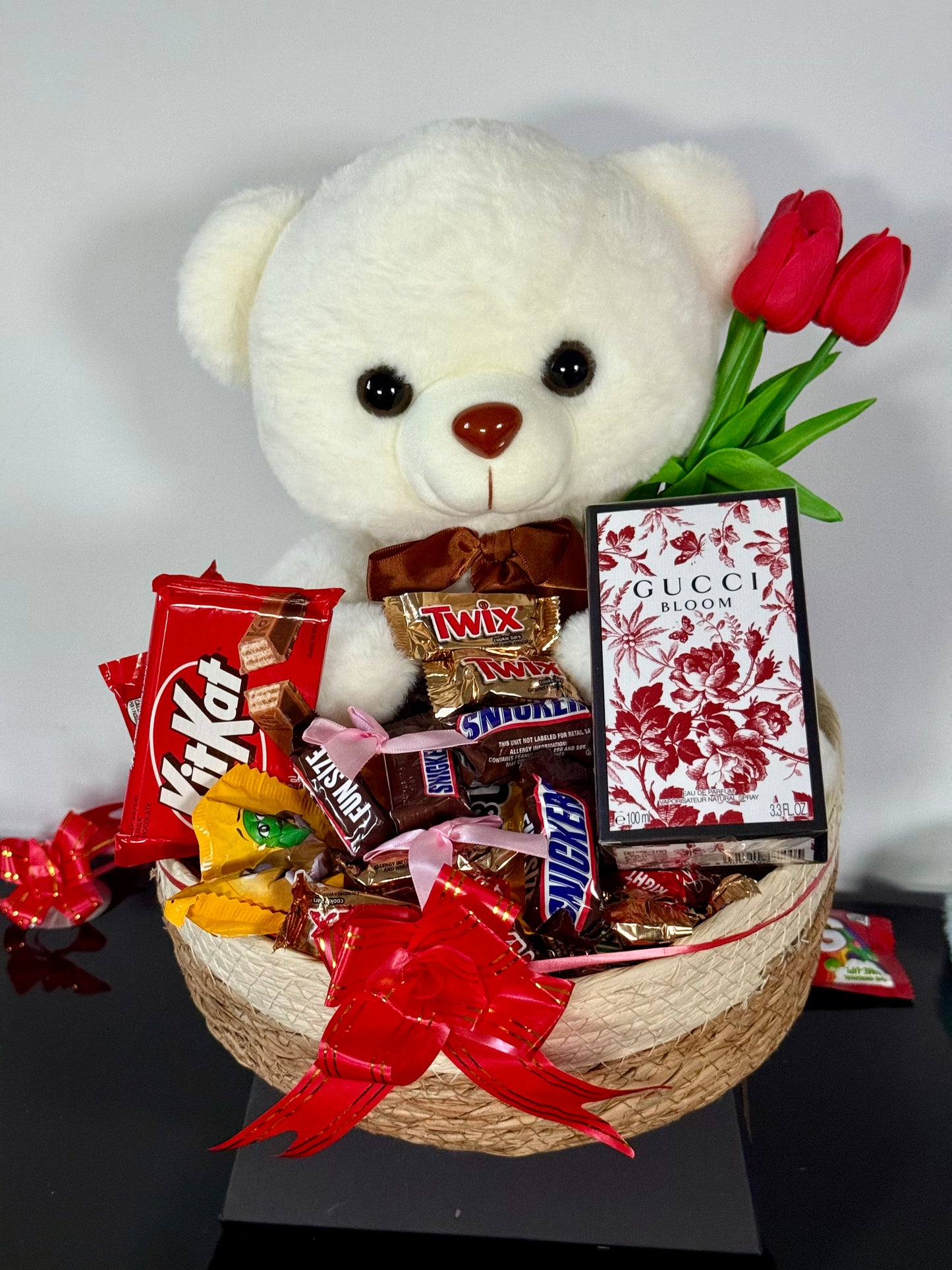 Customize Creations – Custom Bouquets with Perfume, Flowers & Chocolates