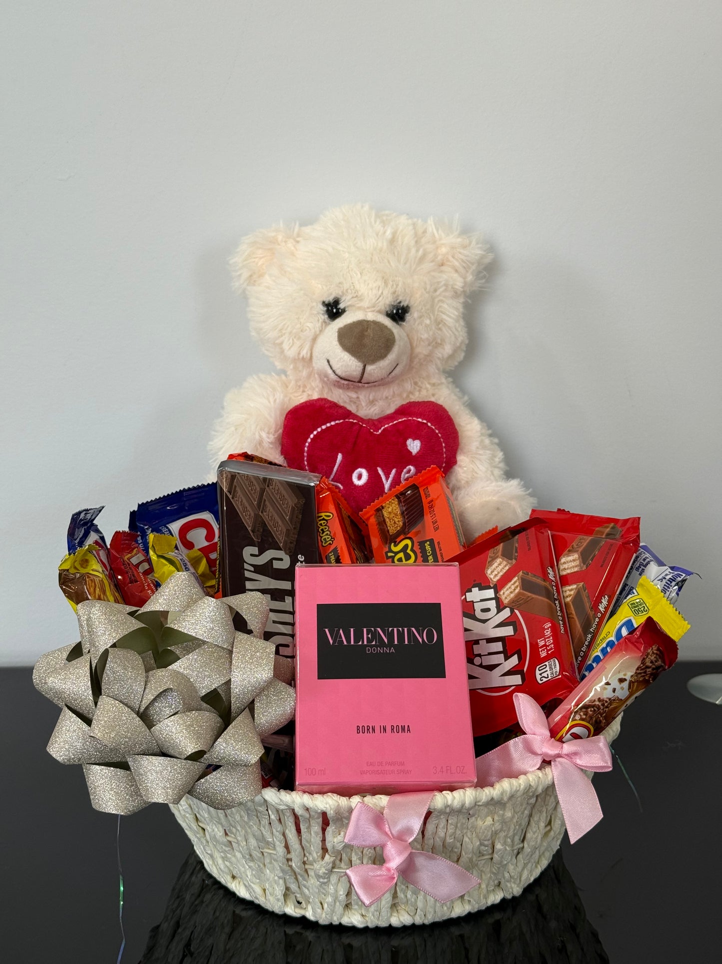 Customize Creations – Custom Bouquets with Perfume, Flowers & Chocolates