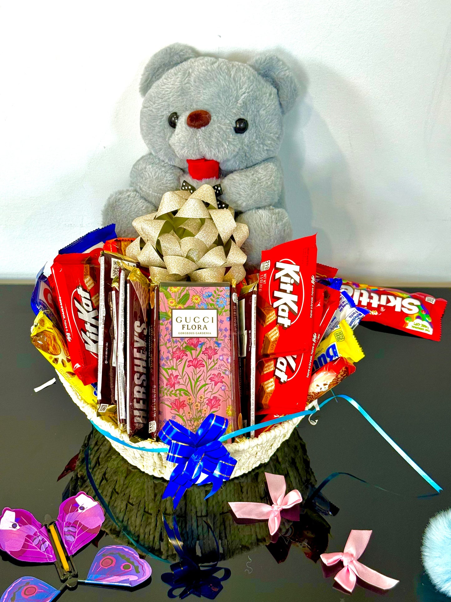 Customize Creations – Custom Bouquets with Perfume, Flowers & Chocolates